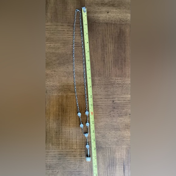 Chic Silver Necklace with Crystal Details - Picture 2 of 4